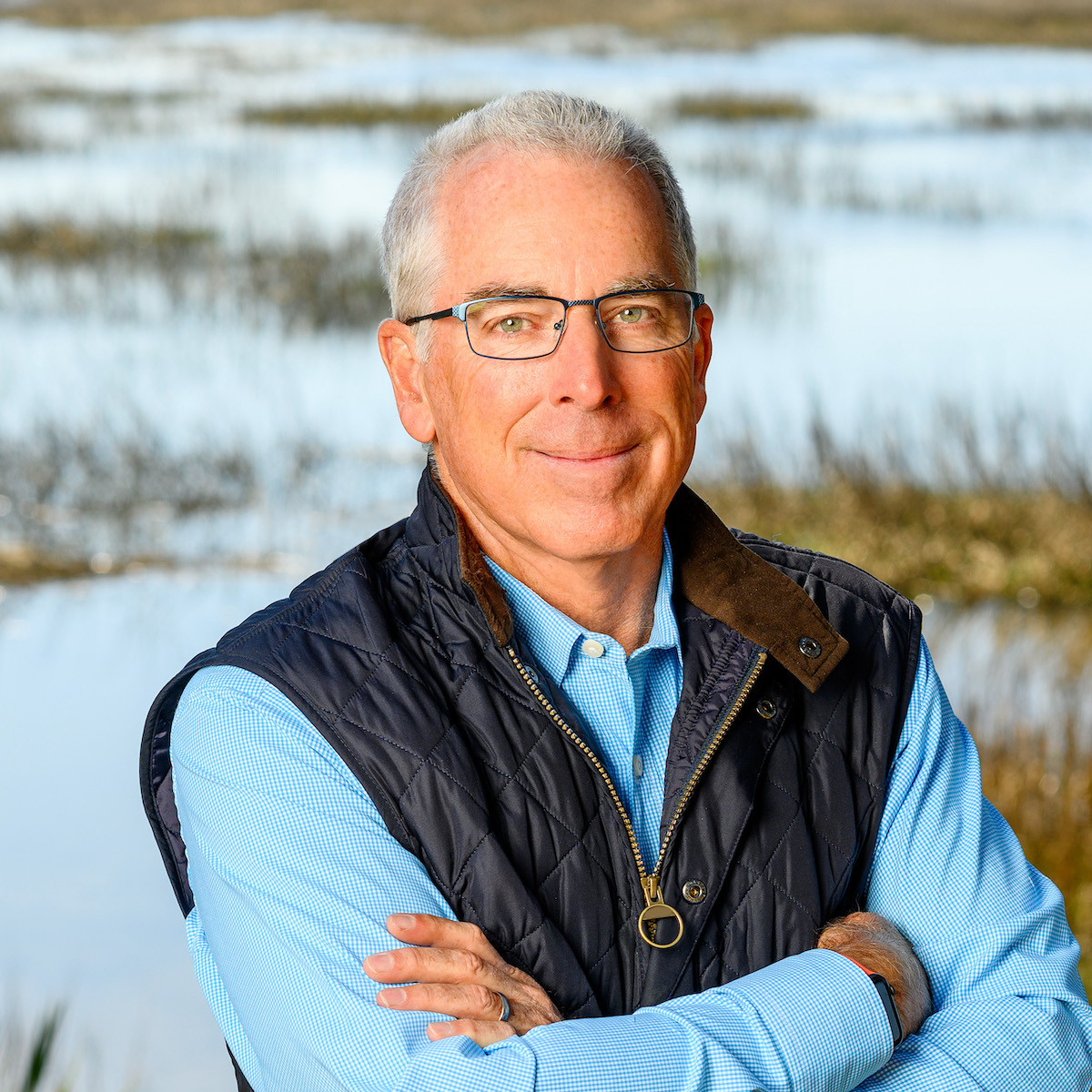 photo_RLS_DI_Rider_pond_Vidor_0864_2020_final Mom stands outside with two sons and their bike